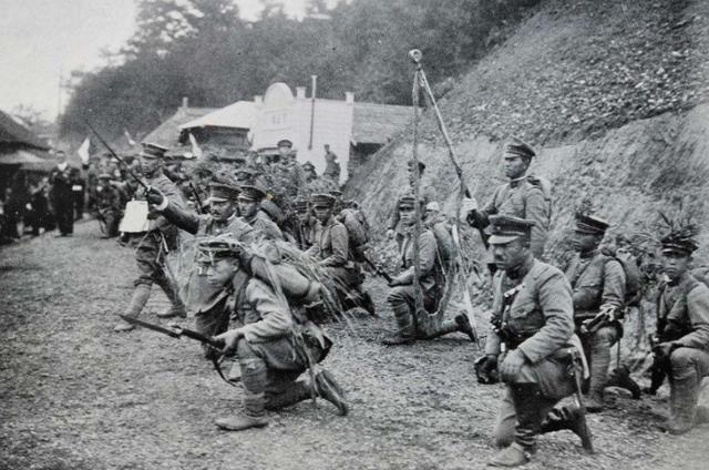 武工队化装袭击进城容易，装特务谁也不敢查，