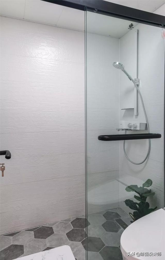 70㎡北欧风格两居室，主卧带步入式衣帽间，装修