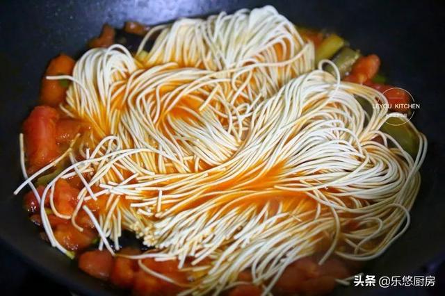 夏天最爱做的焖面，菜、面一锅出，比豆角焖面还入味