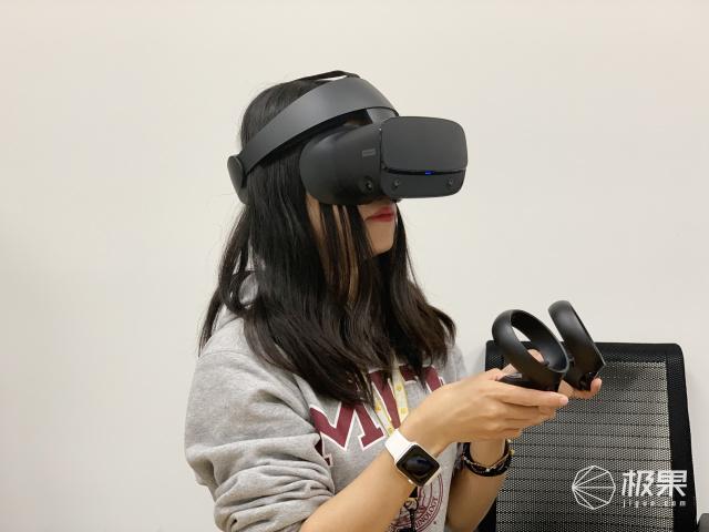 联想推出全新AR头显！正面硬刚微软HoloLens