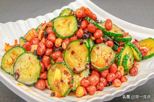 两根黄瓜、一把花生米，大厨做了一道特色凉拌
