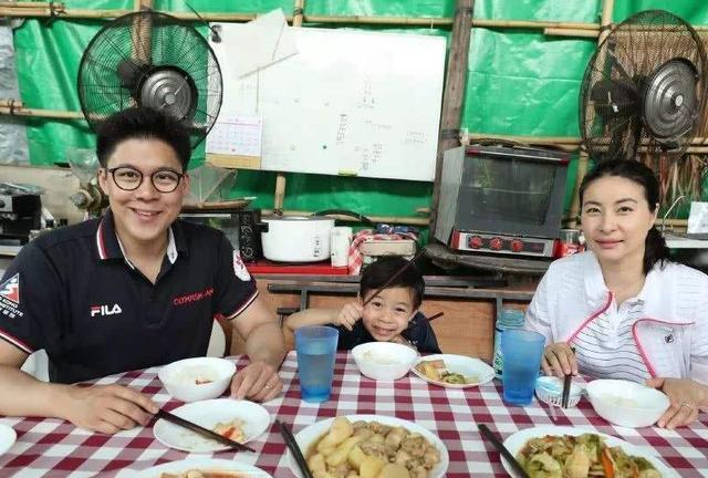 郭晶晶为啥也去送别何鸿燊，若没何鸿燊，郭晶晶就不会嫁入霍家