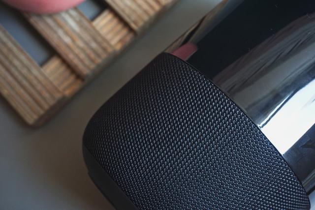 华为AI音箱2电池版：可无线移动的智能AI音箱