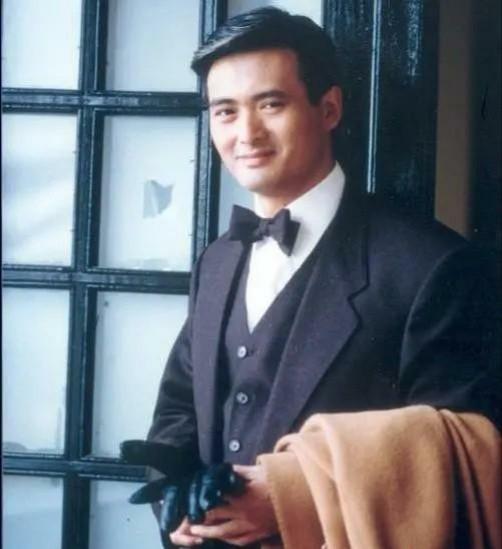 姐姐睡公园，身价几十亿的周润发不闻不问？求港媒别再断章取义