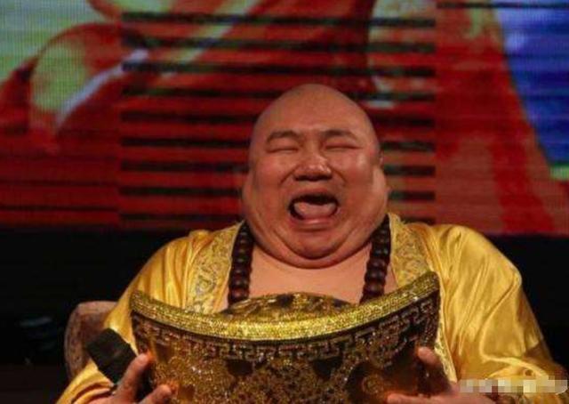 因长得太像弥勒佛，被富婆带回家，如今的他怎么样了？
