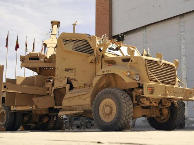 被打怕了？阿联酋将向美国采购4569辆防雷车，连