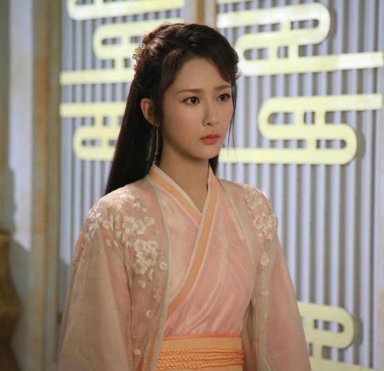 杨紫新剧定档8月，同期对手强大，谁能胜出还要