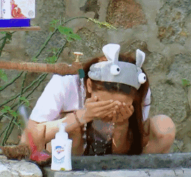 杨超越和鞠婧祎，一个初恋脸，一个高冷脸，你喜欢哪一个