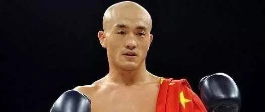 33岁武僧一龙身家过亿，身边美女成群，出手阔绰买千万游艇