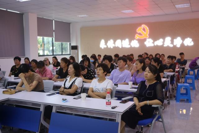 生殖健康公益讲堂走进进化