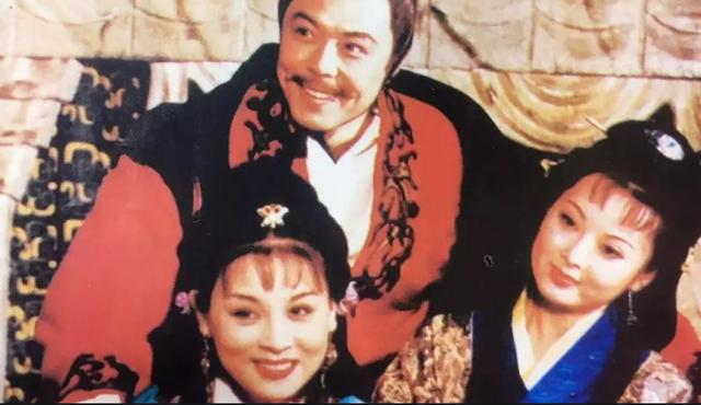 她是昔日古裝第一美女，被英寧拋棄后息影，如今無人能識
