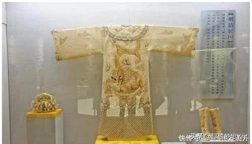 内蒙古挖出一处公主墓，墓主活到56岁，身穿十万颗珍珠串成的龙袍