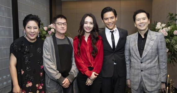松口|向太升级为“向奶”！松口官宣郭碧婷怀孕喜讯 挑选时间很用心