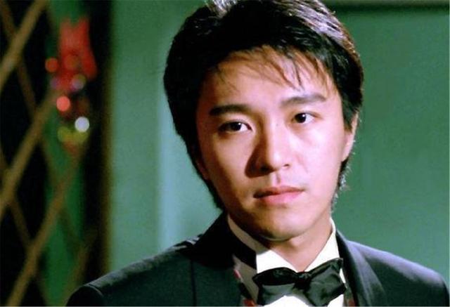 周星驰强捧的丑角，身价过亿被老婆一夜败光，儿子很帅不离不弃