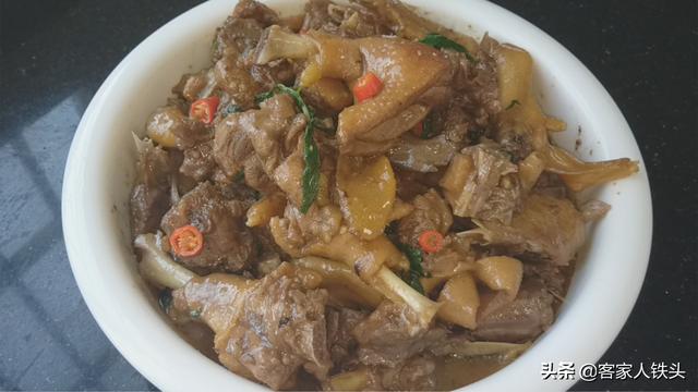6斤鸭，一个客家地道美味做法，配料简单，出锅香气十足越吃越香