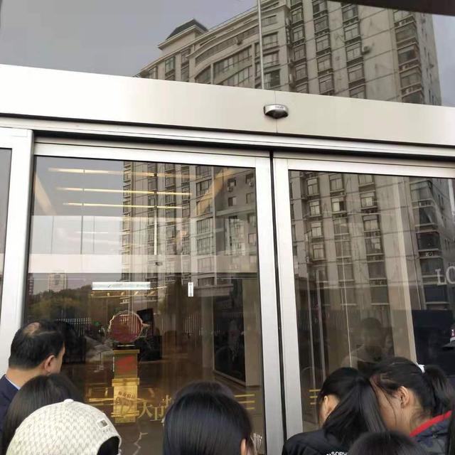 张艺兴的郑州碧欧泉活动，现场究竟有多疯狂？