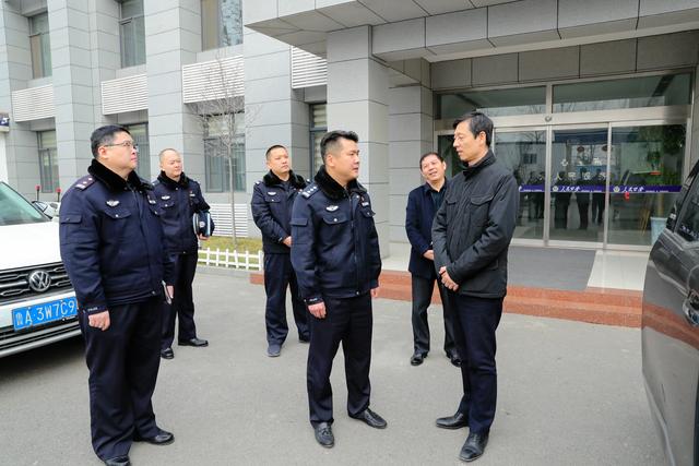 济南新材料产业园区管委会主任陈西武走访桑梓店派出所