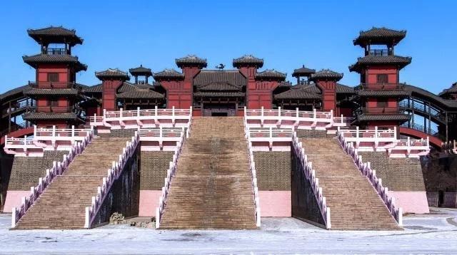 诗云：铜雀春深锁二乔，其中的铜雀指的是什么