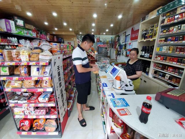 70歲老爺爺沉迷玩POS機，開小店日銷過萬元