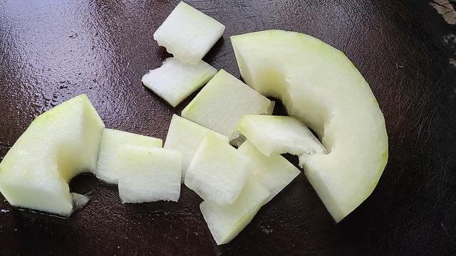 冬瓜的简单做法，广东人天气热经常吃的一道家常菜，鲜香美味