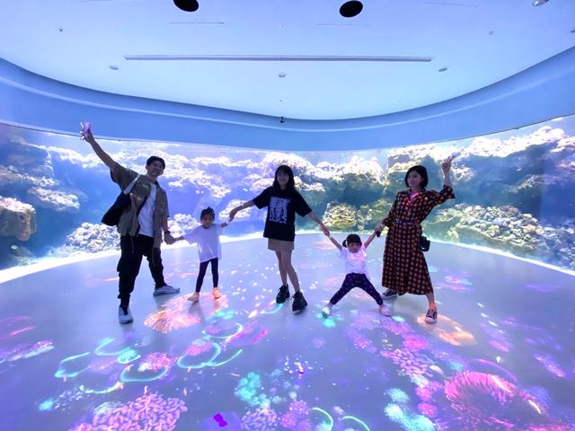 修杰楷晒与贾静雯30年前旧照，女神短发像假小子，网友直呼认不出