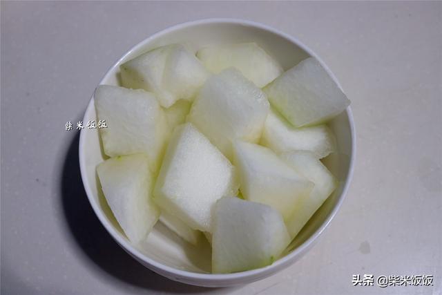 排骨别总炖汤了，教你这样吃，鲜嫩又多汁，做一盘连汤也不剩