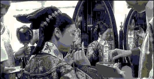 慈禧太后的一天，凌晨3点就起床，只因为李莲英已在外等候！