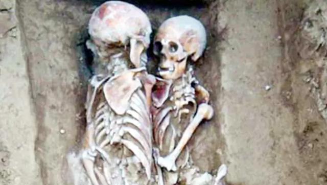 长城旁的古墓挖出2具骸骨，相拥了1400年，难道是孟姜女？