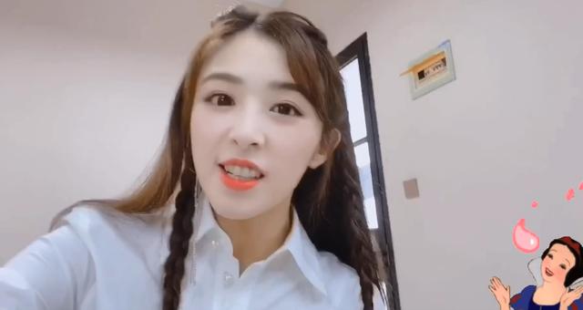 作文|伊能静发小作文为张雨绮庆生 和张含韵舞狮秀牙签腿