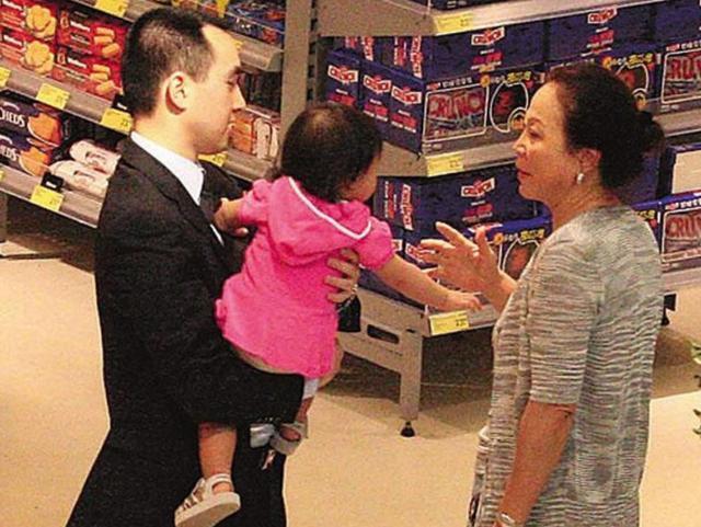 赌王的三位儿媳现身葬礼：两位儿媳是内地人，仅大儿媳是富家千金