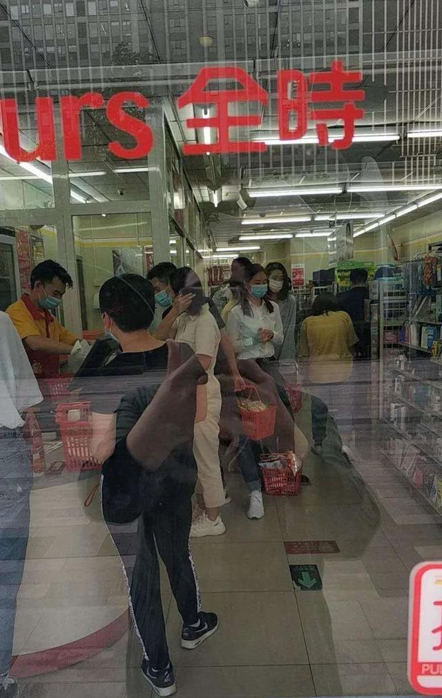 大量关店的全时便利店，还能再抢救一下吗？