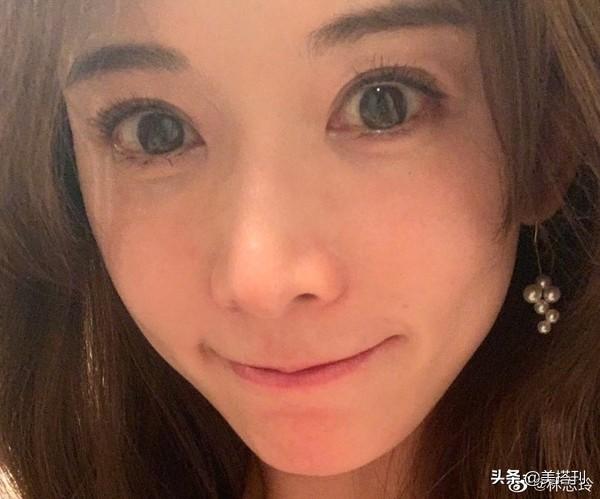 辟谣？林志玲被猜测怀孕后现身，穿收腰连衣裙