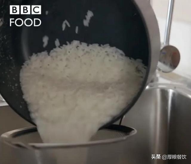 教程|BBC蛋炒饭教程气坏亚洲网友 简直是逼疯亚洲人最快的方式