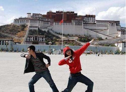 2007年《快乐男声》冠、亚、季军皆被封杀，最惨的被索赔227亿