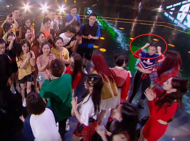 火箭少女赢了彩虹合唱团，杨芸晴杨超越面面相