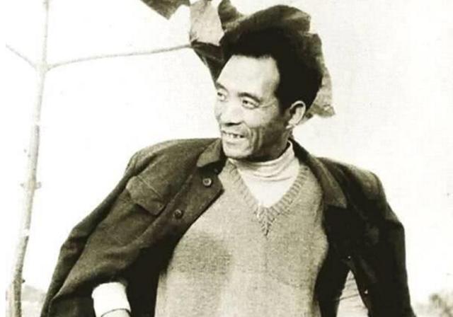 焦守凤,在酱菜厂当工人,每天切辣椒，父亲焦裕禄