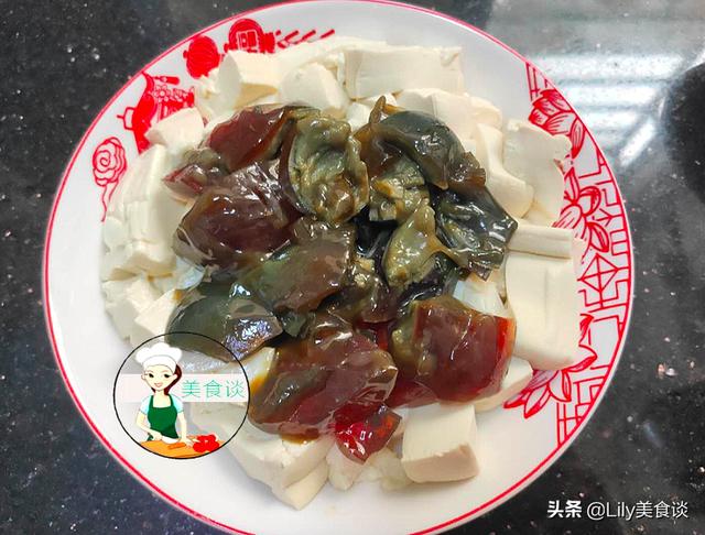 三伏天，豆腐跟它是绝配，拌一拌，鲜美到流口水，好吃停不下筷子