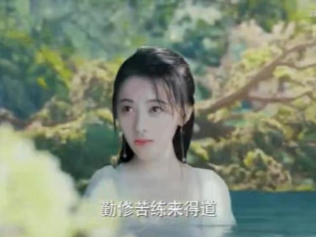 鞠婧祎“露肩照”力证没垫肩？现场生图曝光，差别有点大