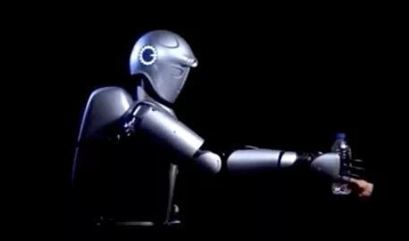 继波士顿机器人火爆全网后，又一个机器人登场，比它更先进更强大