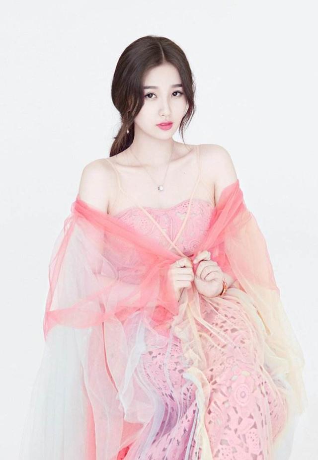 刚出道就拉开差距？赵小棠连上两部综艺，许佳琪和孔雪儿却忙掐架