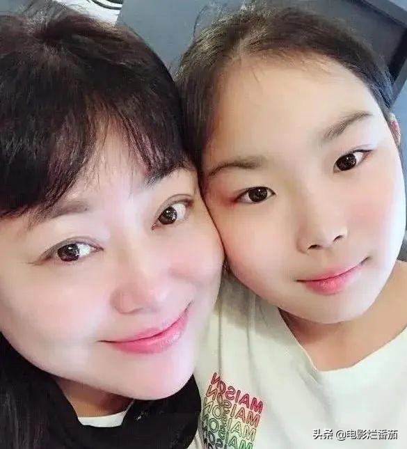 追砍前夫、家暴女儿？前夫爆料将李菁菁又一次