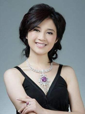 2002年，主持人许戈辉插足豪门当小三，被央视