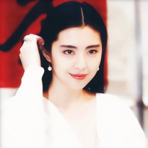 陪伴齐秦17年的王祖贤，为他被冠“小三”，为何他却转身另娶她人