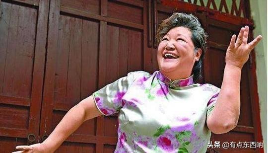 周星馳的“烈火奶奶”，卻是宅男女神，62歲被曝仍是單身成這樣