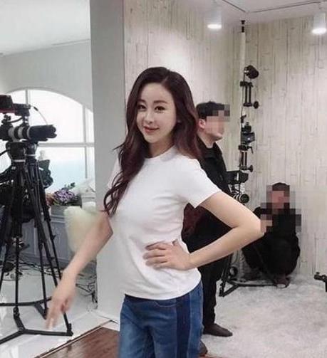 出演《色即是空》身价飙升，42岁女神嫁网红，真爱前一切都是"渣"