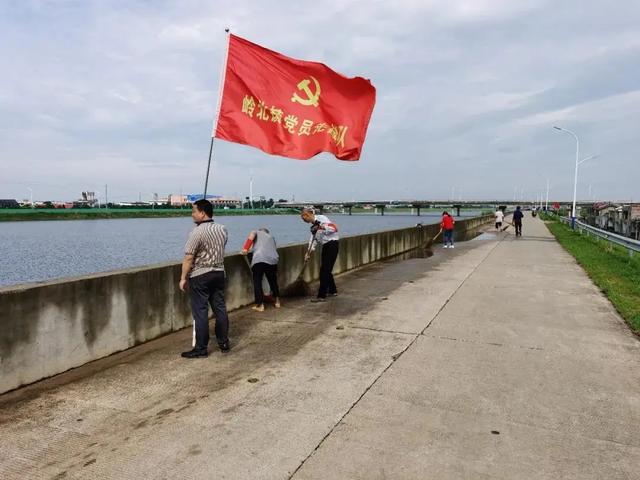 急！急！急！他们踏浪而行