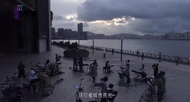 翻過一座又一座大山，陳奕迅笑傲歌壇我們才發(fā)現(xiàn)：無敵是多么寂寞