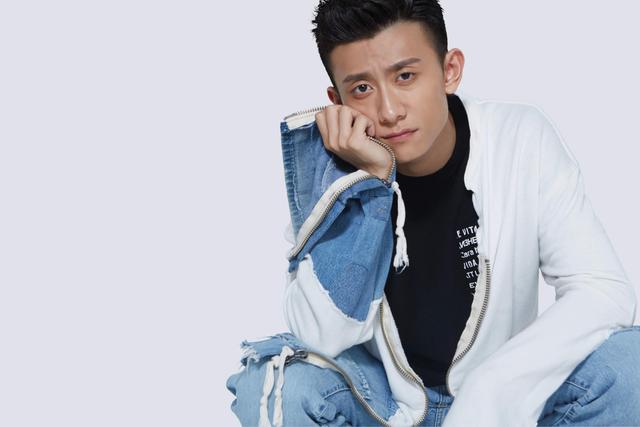 被誉为新生代演技派，与潘粤明搭戏演谍战，却成剧中最大短板