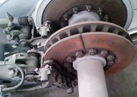 车子保养只会换机油？花钱多做这4种，爱车更好