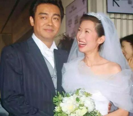 1998年，港姐冠军郭蔼明“下嫁”刘青云，为何婚后22年没孩子？